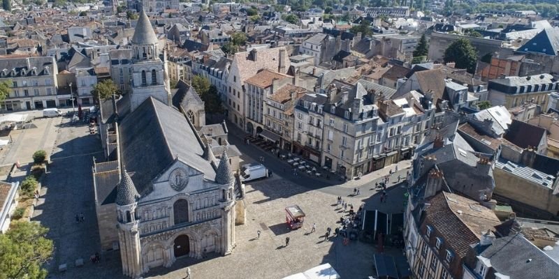 Ryan Air Poitiers Office in France