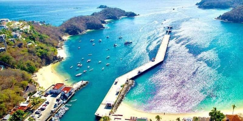 Volaris Airlines Santa María Huatulco Office in Mexico